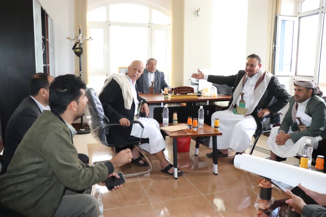 مناقشة أعمال الطوارئ لتنظيف مجاري السيول والأنفاق بأمانة العاصمة