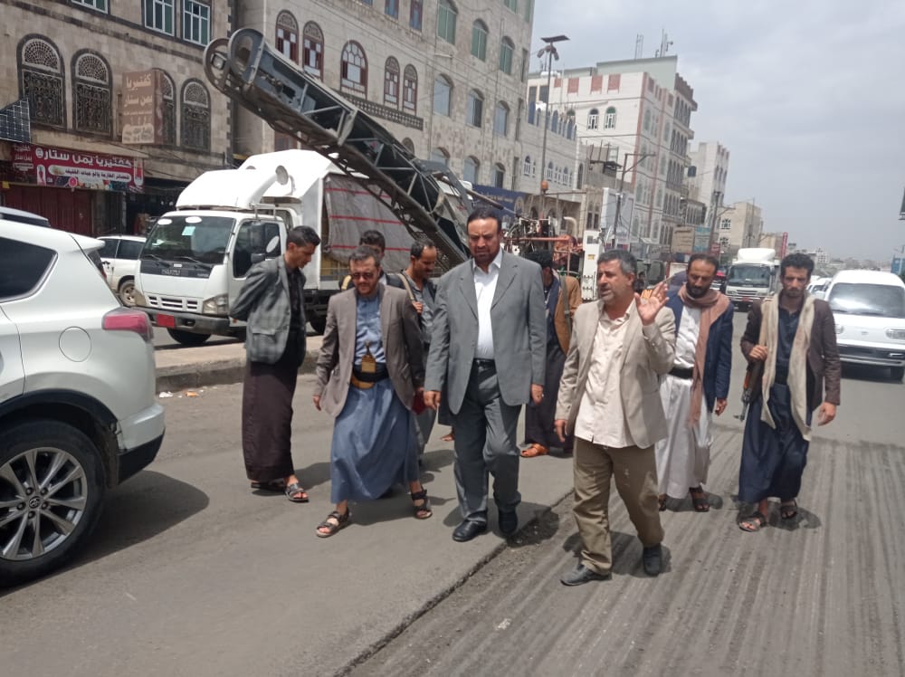 أمين العاصمة يتفقد أعمال ترميم وتحسين بعدد من شوارع الثورة