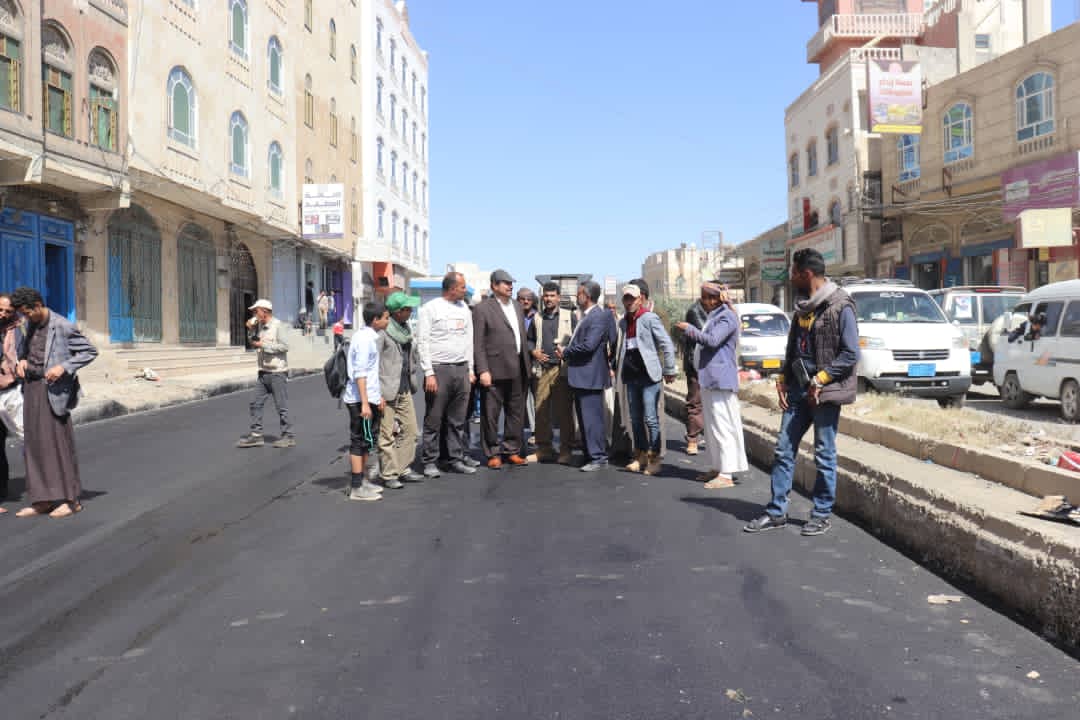 أمين العاصمة يتفقد سير العمل بمشروع سفلتة شارع 24 في السبعين السبت، 0